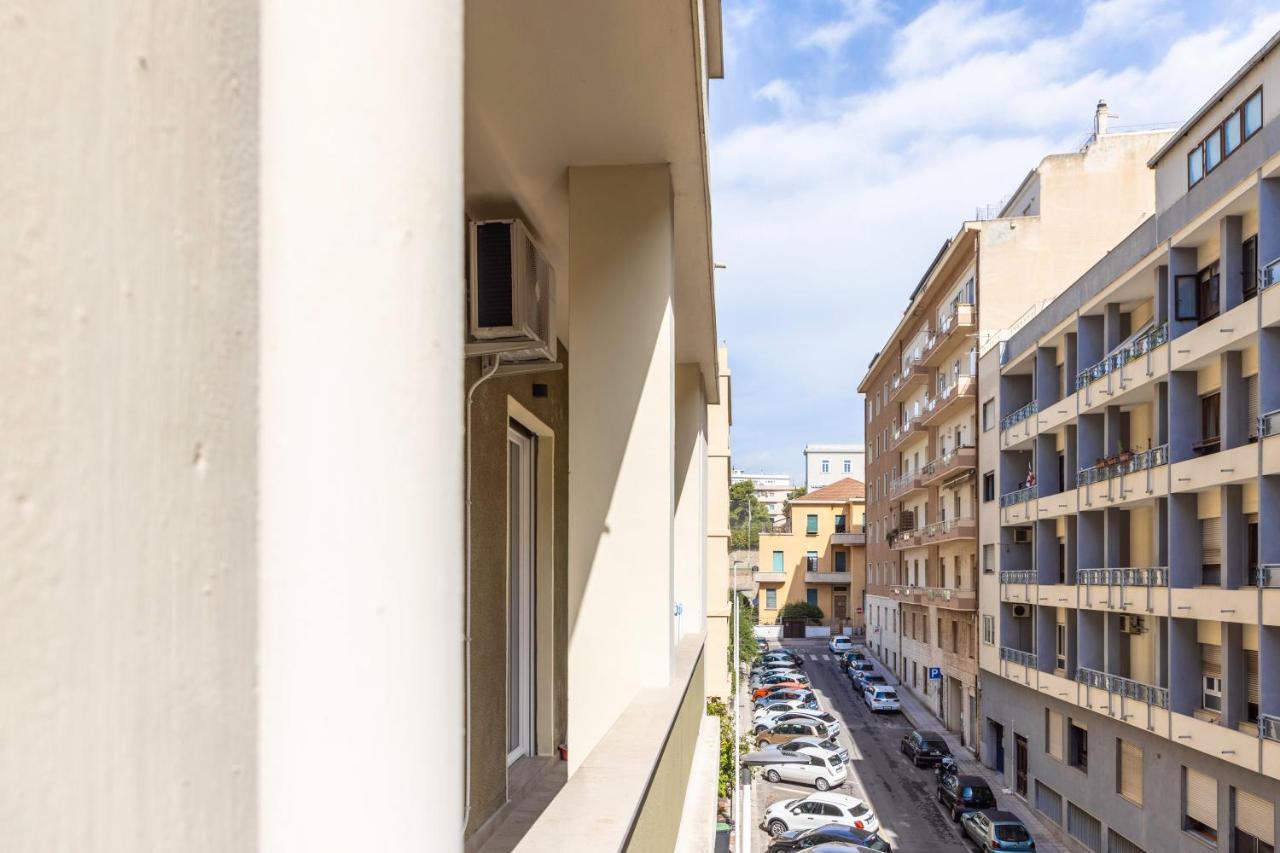 Quarzo. Modern Rooms Cagliari Ngoại thất bức ảnh