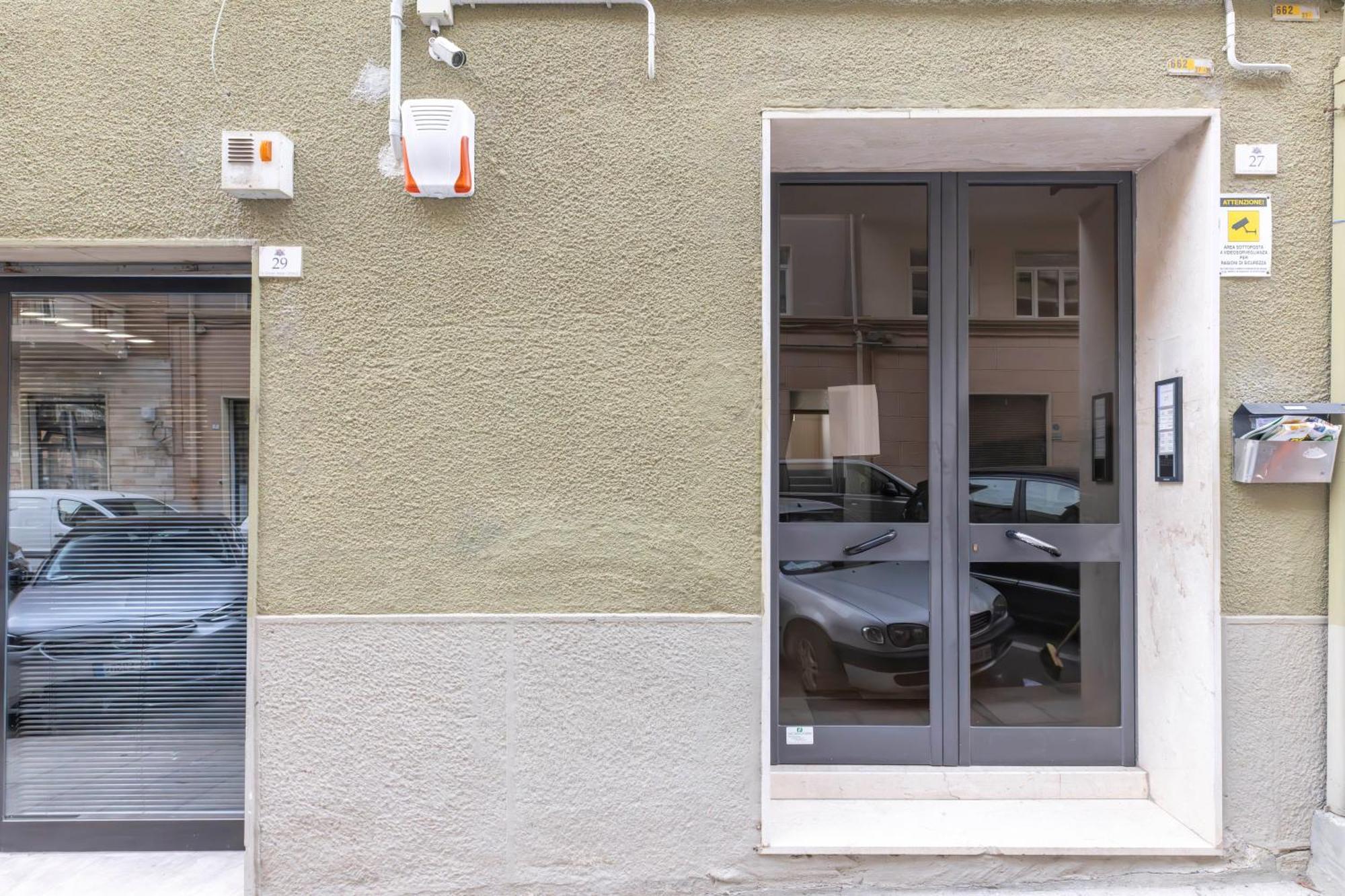 Quarzo. Modern Rooms Cagliari Ngoại thất bức ảnh